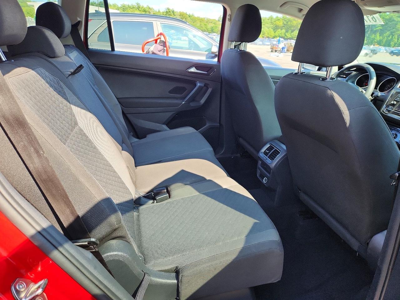2018 Volkswagen Tiguan S - zdjęcie 11