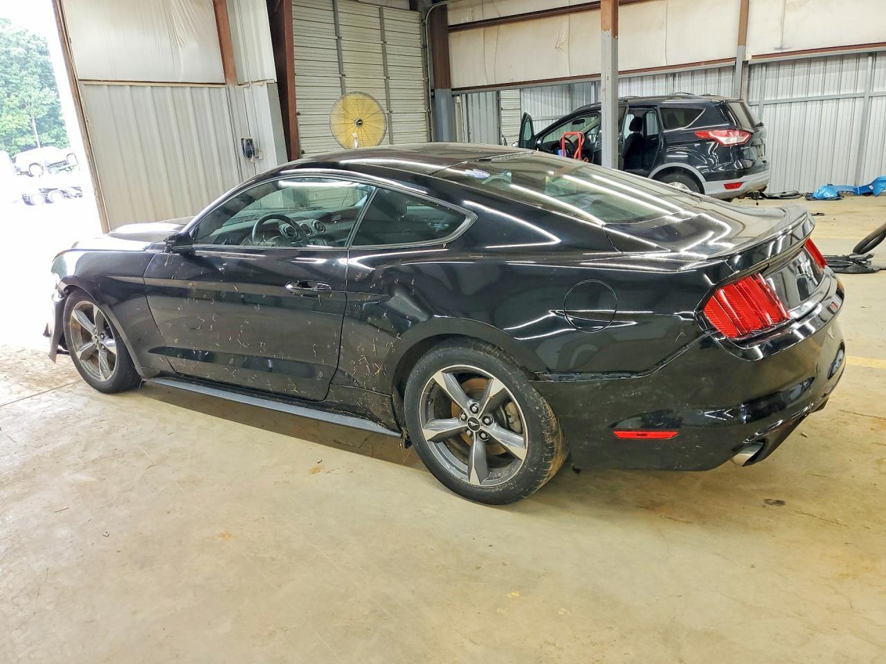 2015 Ford Mustang - zdjęcie 2