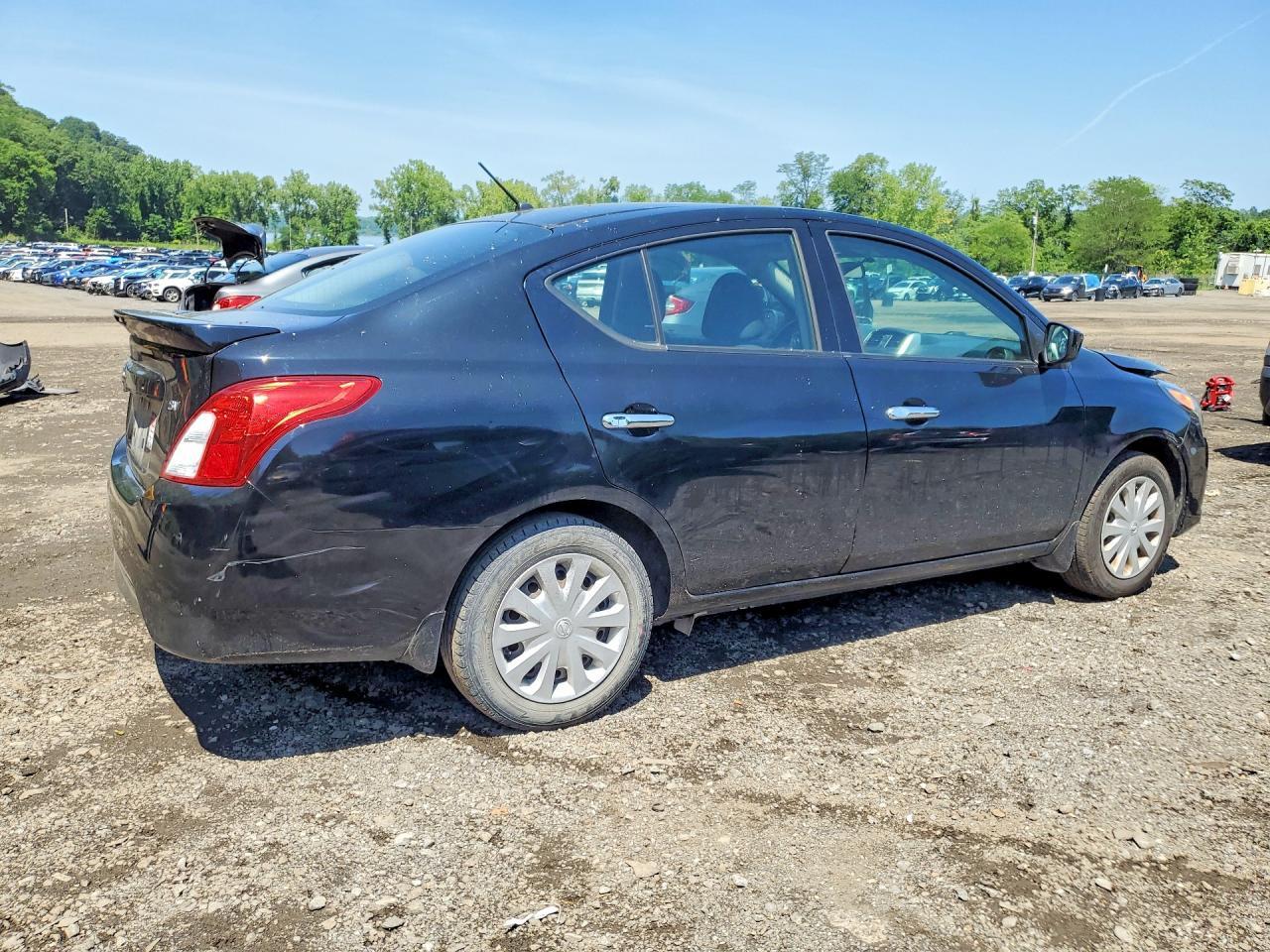 2018 Nissan Versa Sv - zdjęcie 3