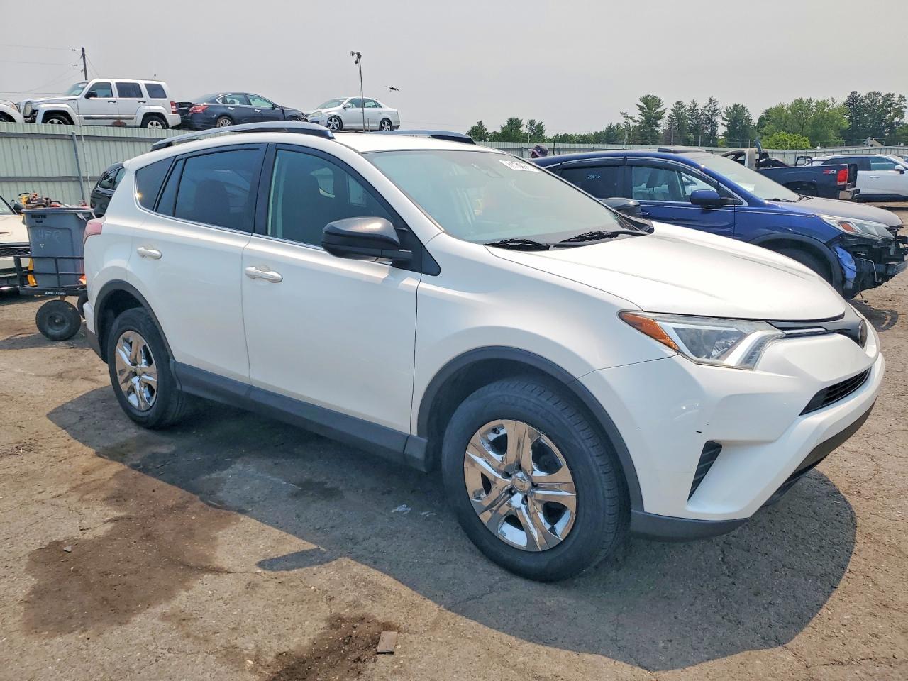 2018 Toyota Rav4 Le - zdjęcie 4