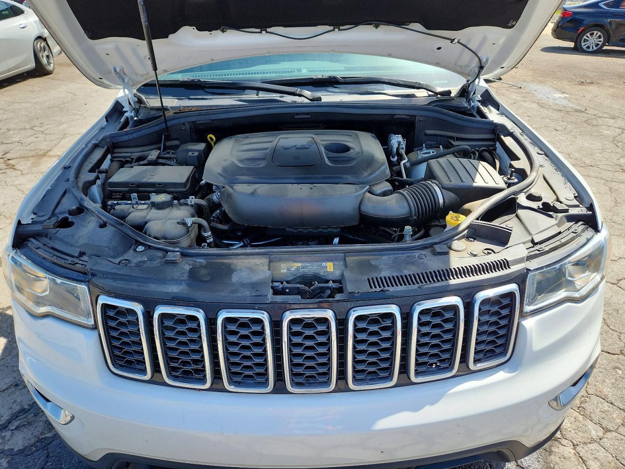 2021 Jeep Grand Cherokee Laredo - zdjęcie 2