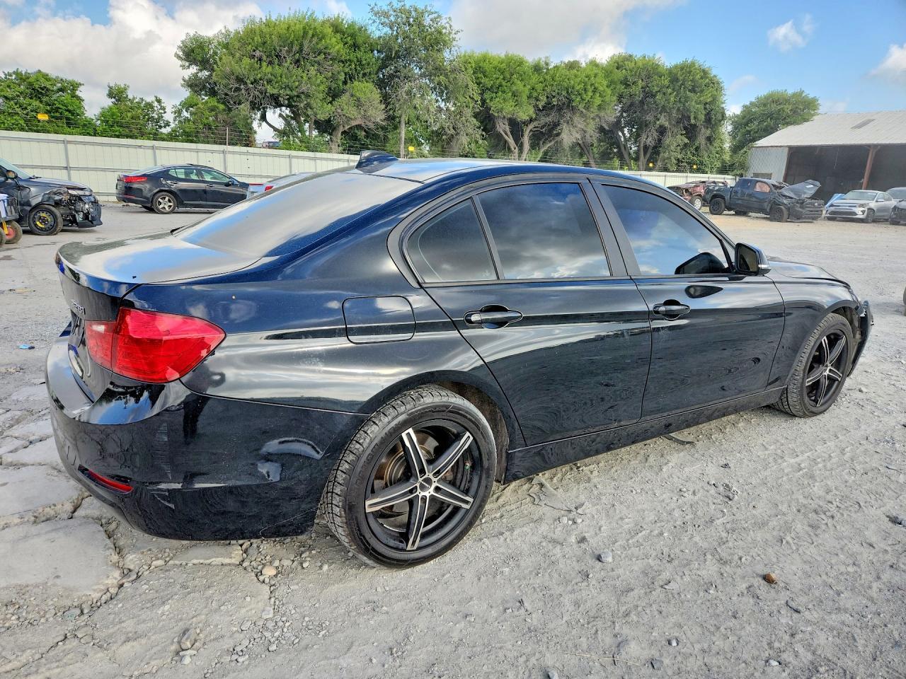 2013 BMW 328 I - zdjęcie 3