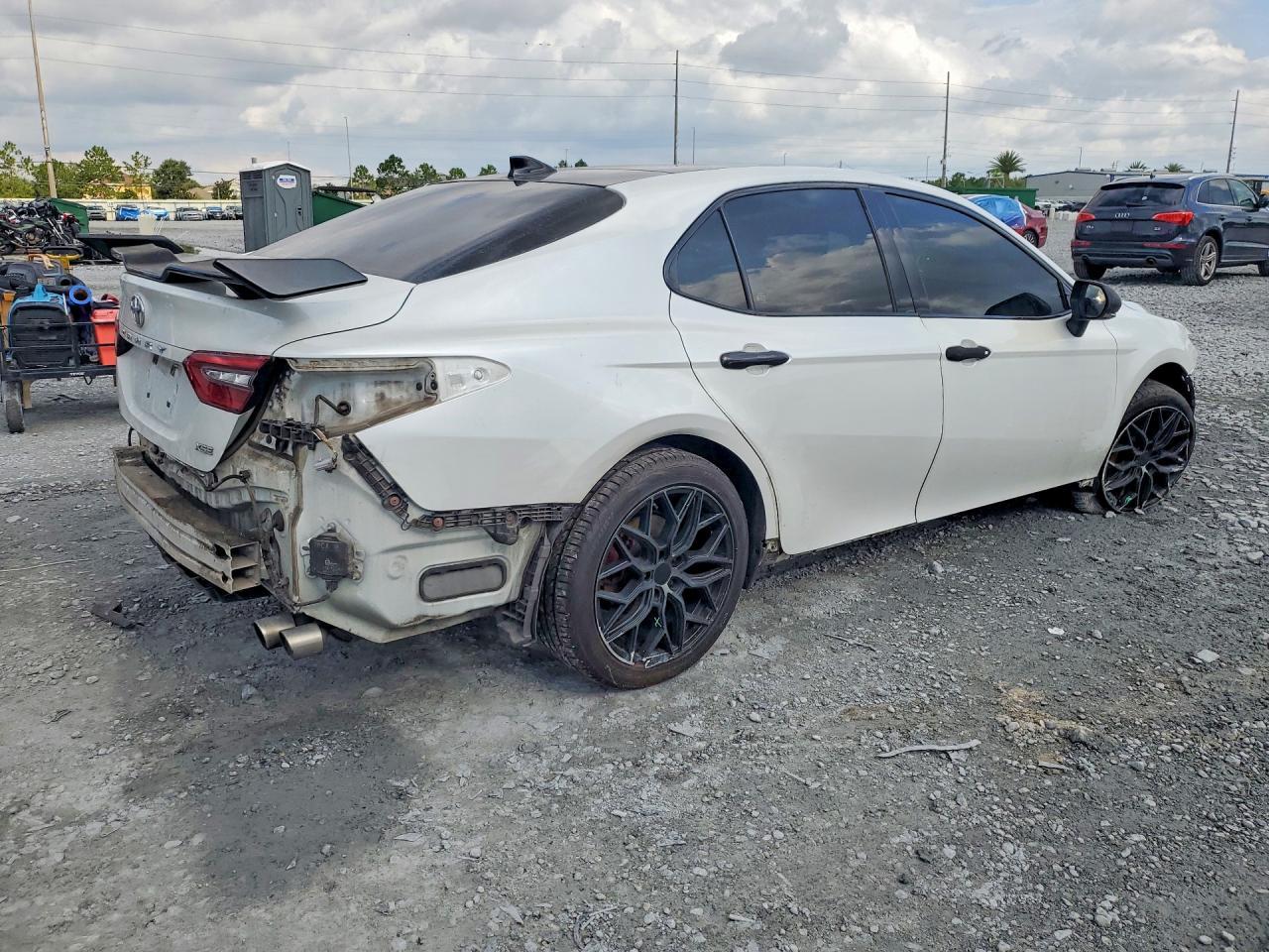 2021 Toyota Camry Xse - zdjęcie 3