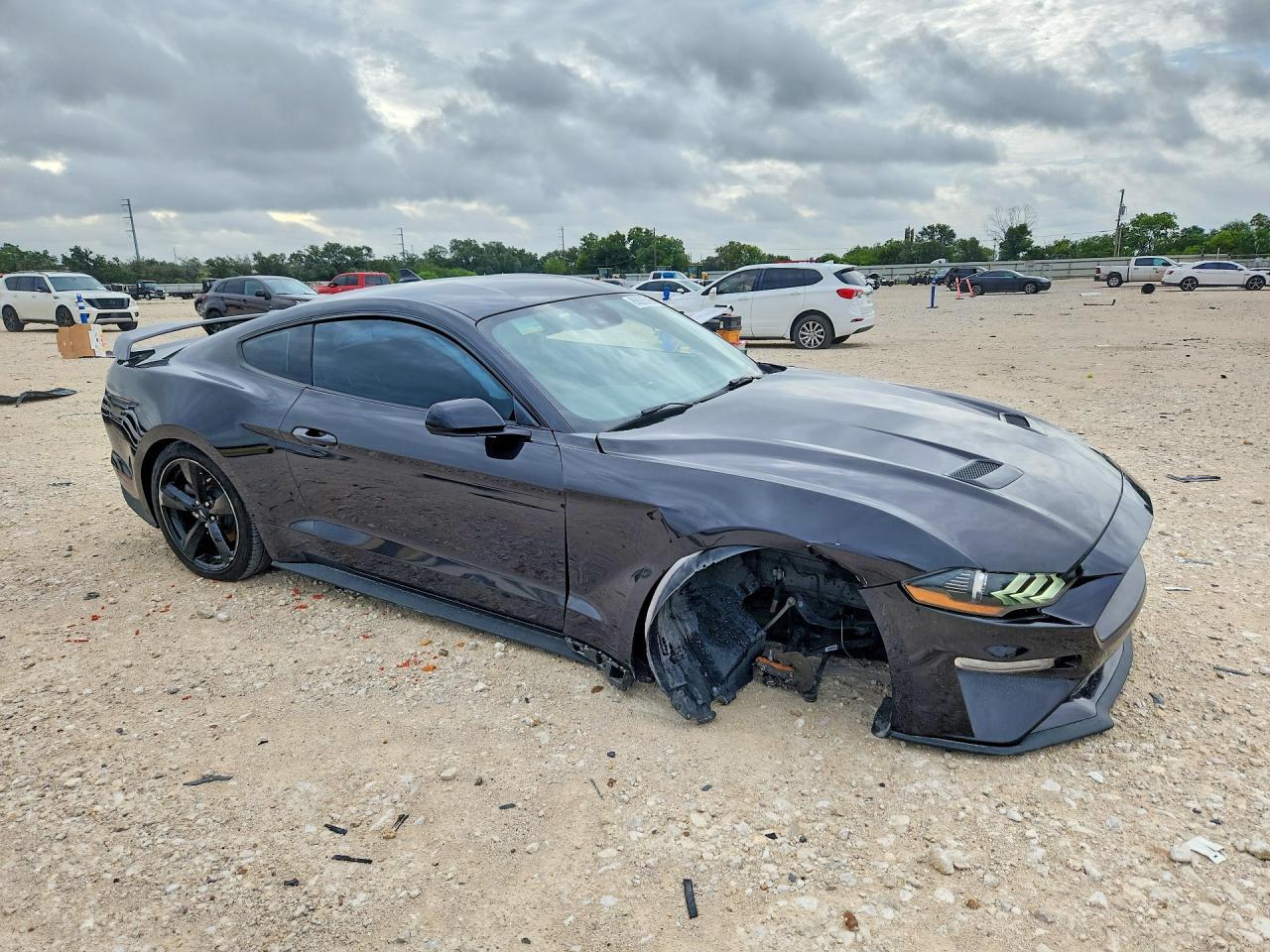 2022 Ford Mustang - zdjęcie 4