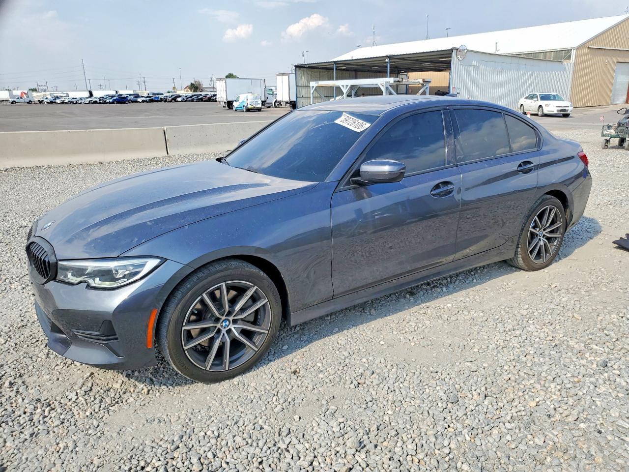 2021 BMW 330Xi - zdjęcie główne