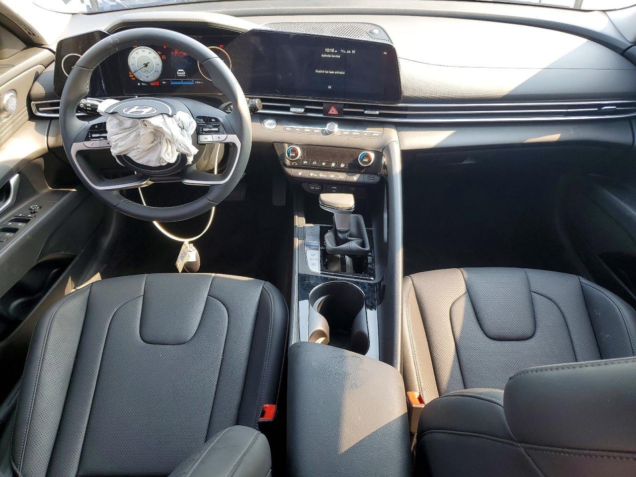 2026 Hyundai Elantra Limited - zdjęcie 8