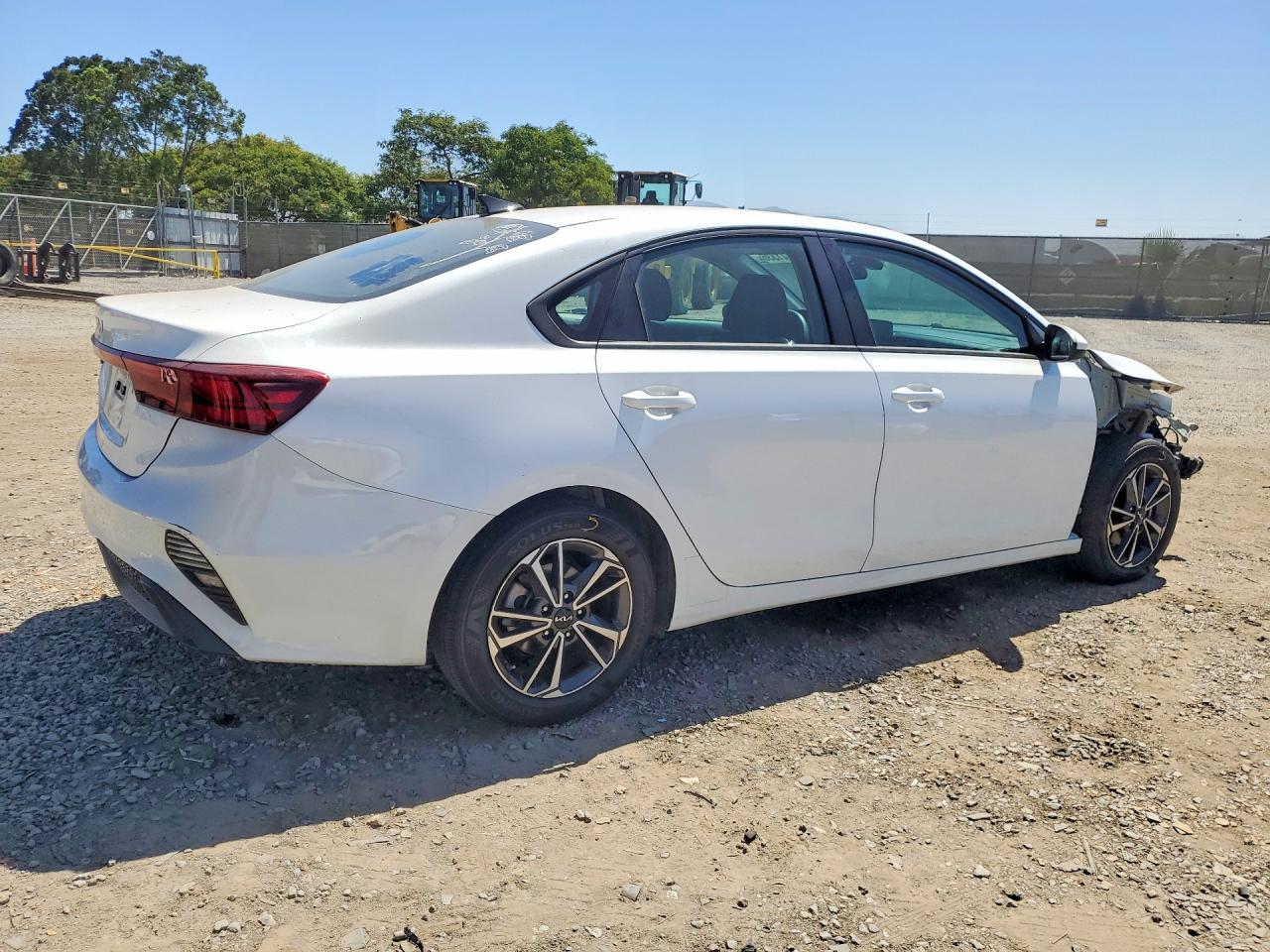 2022 Kia Forte Lxs - zdjęcie 3
