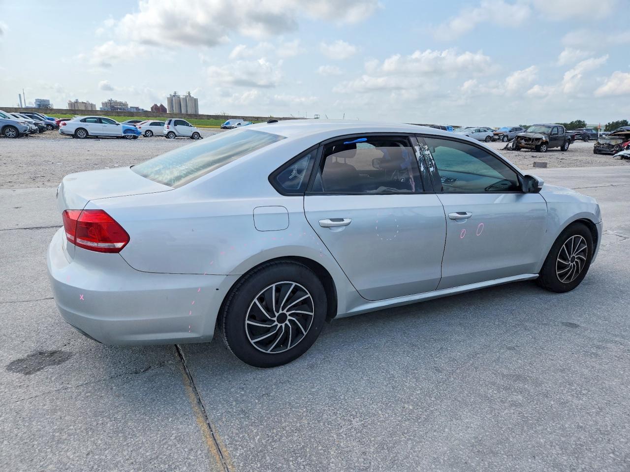 2014 Volkswagen Passat S - zdjęcie 3