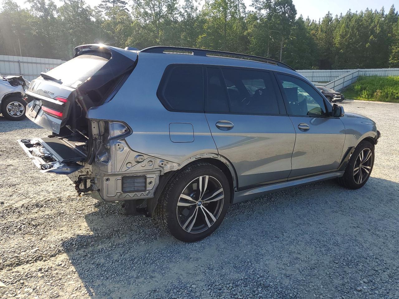 2025 BMW X7 xDrive40I - zdjęcie 3