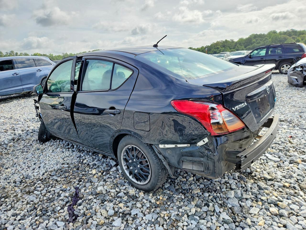 2015 Nissan Versa 1.6 S Plus - zdjęcie 2