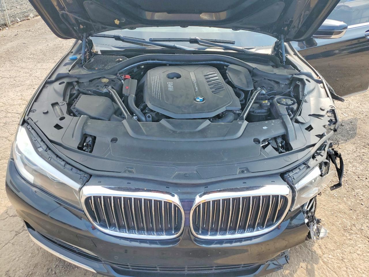 2018 BMW 740 Xi - zdjęcie 11