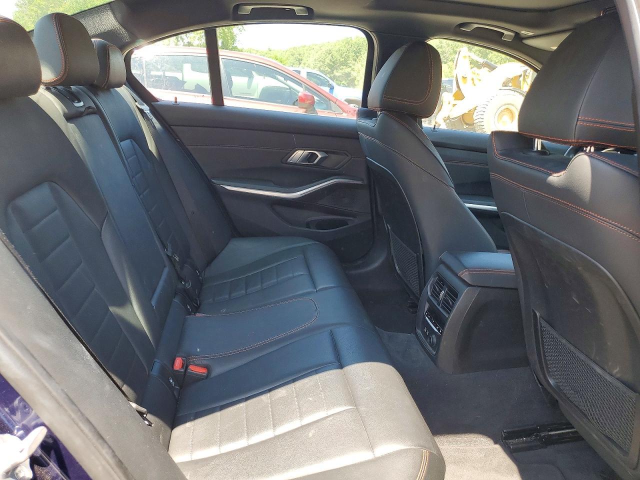 2019 BMW Seria 3 330i - zdjęcie 10