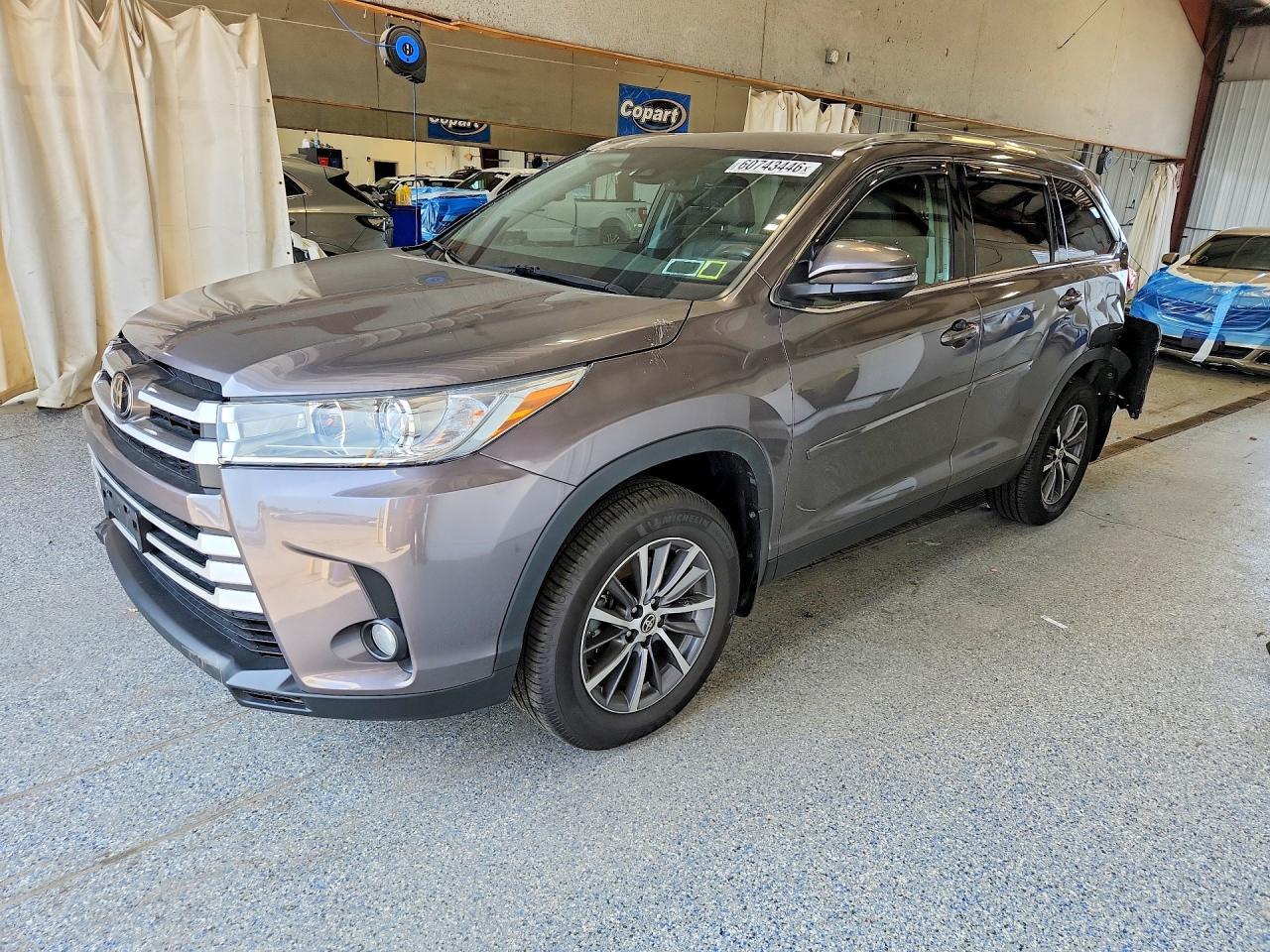 2019 Toyota Highlander Xle - zdjęcie główne