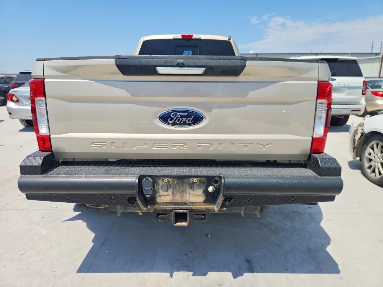 2017 Ford F350 Super Duty - zdjęcie 6