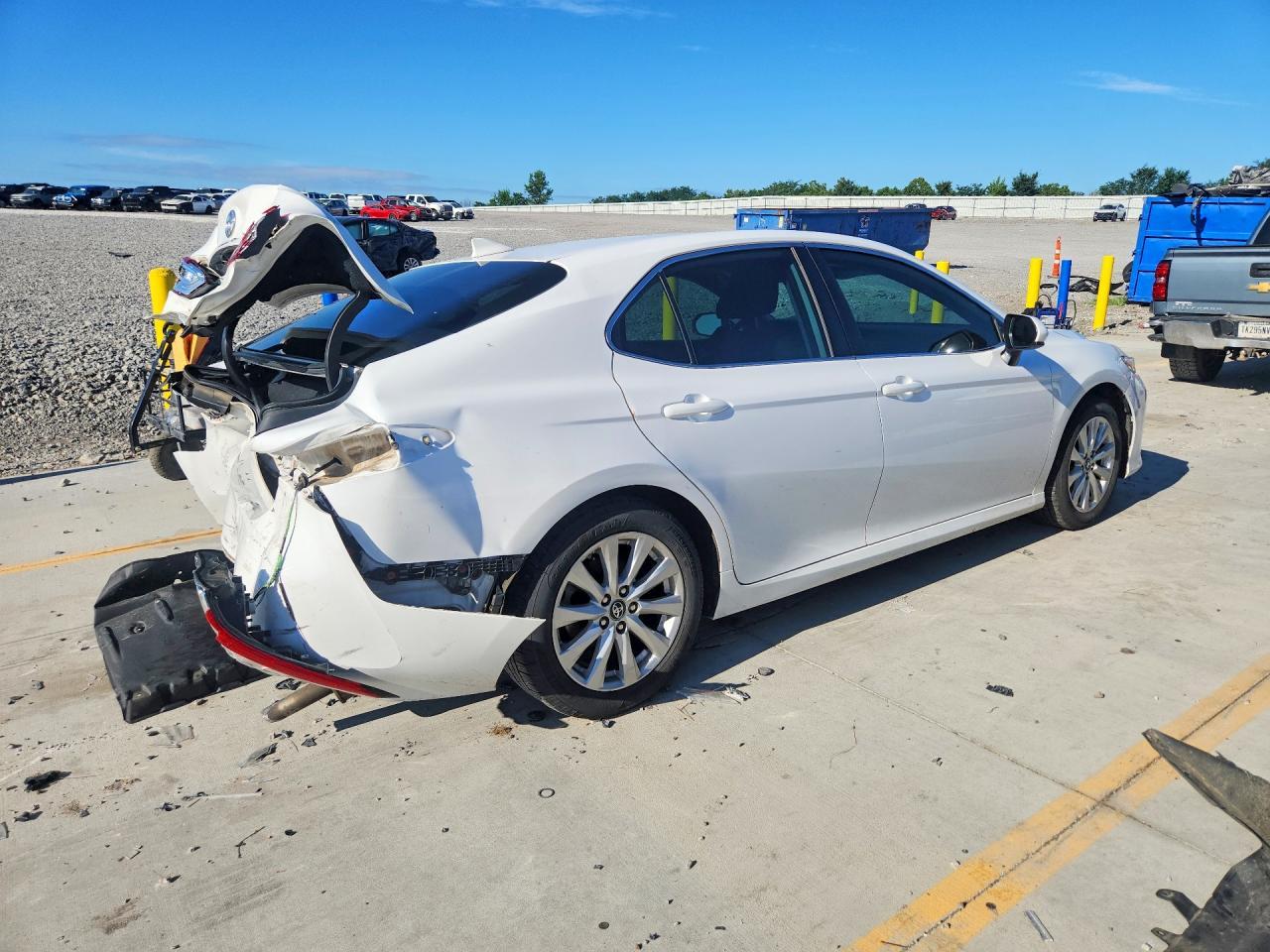 2019 Toyota Camry Le - zdjęcie 3