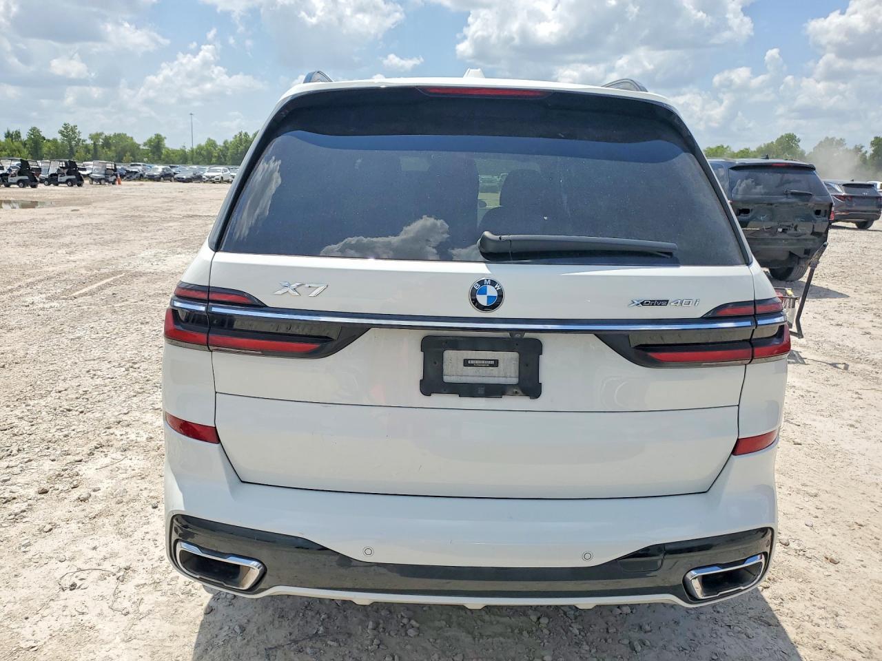 2024 BMW X7 xDrive40I - zdjęcie 6