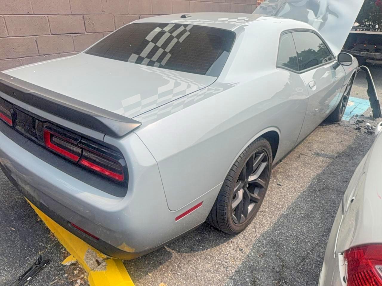 2021 Dodge Challenger R/T - zdjęcie 3