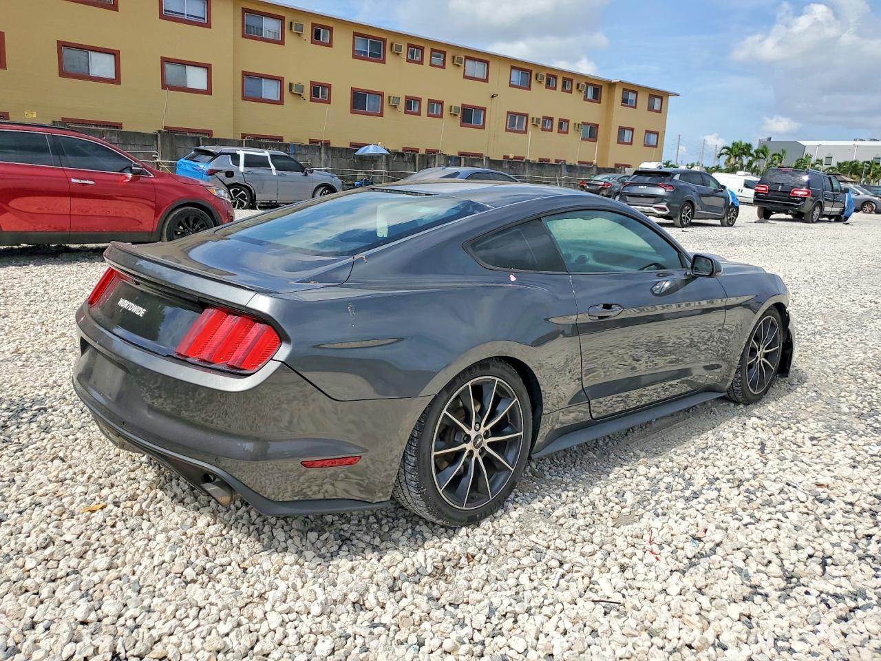 2016 Ford Mustang - zdjęcie 3