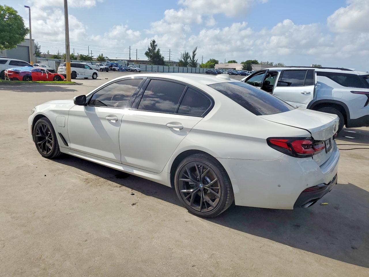 2021 BMW 530E - zdjęcie 2