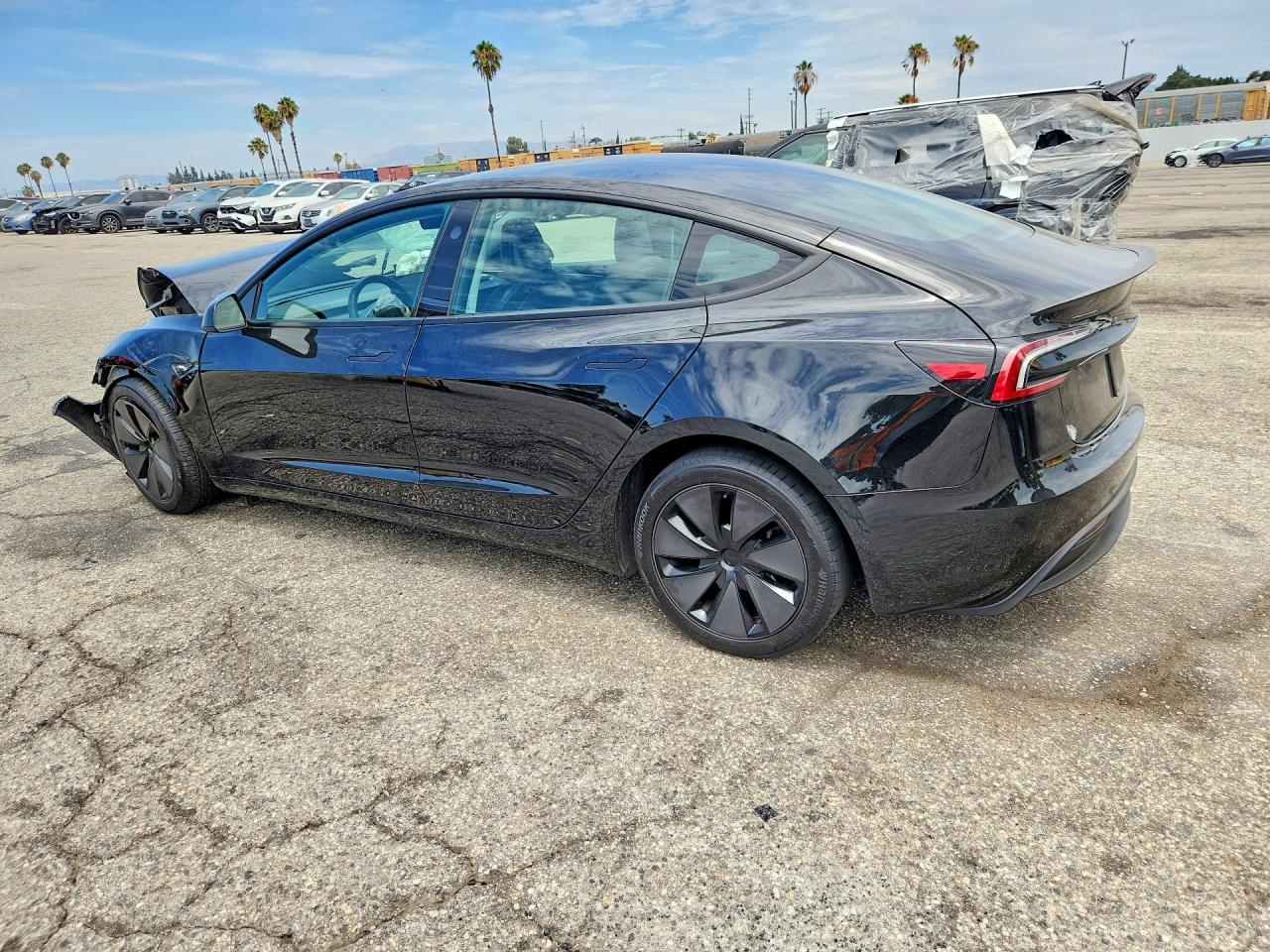 2025 Tesla Model 3 - zdjęcie 2
