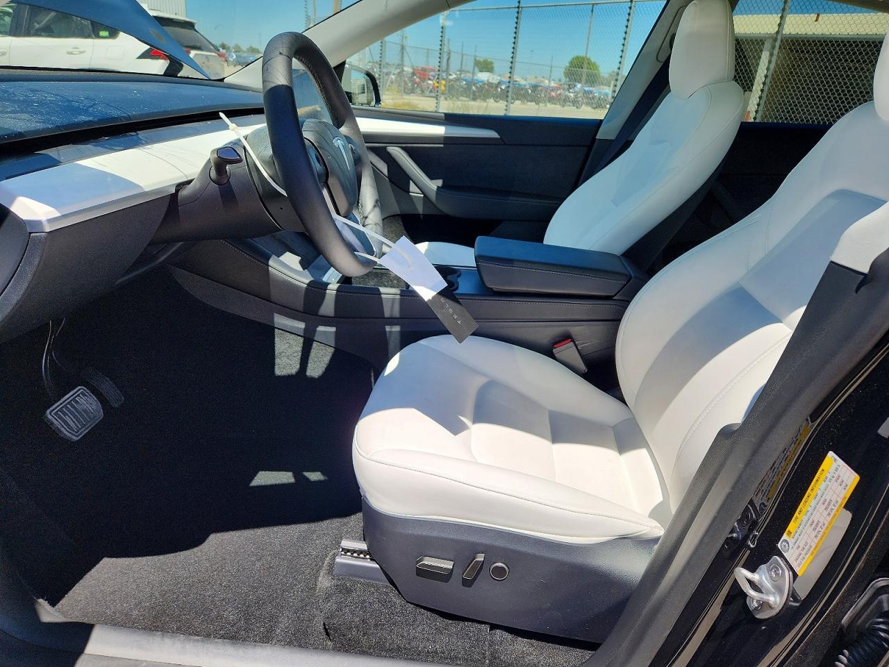 2025 Tesla Model Y - zdjęcie 7