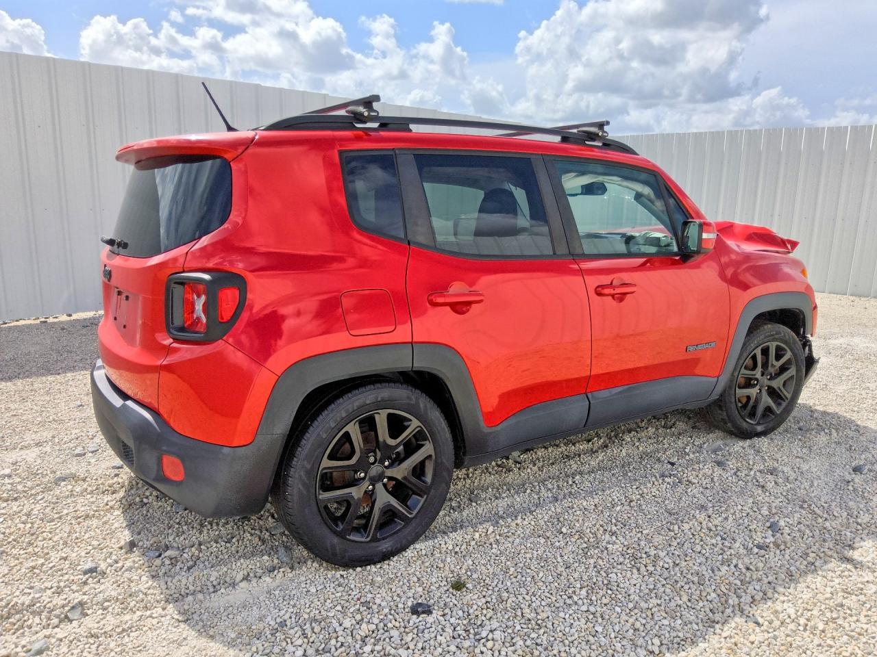 2017 Jeep Renegade Latitude - zdjęcie 3