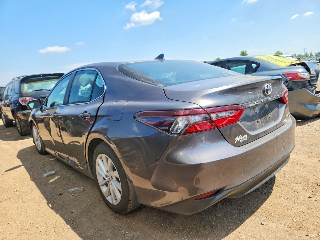 2024 Toyota Camry Le - zdjęcie 2