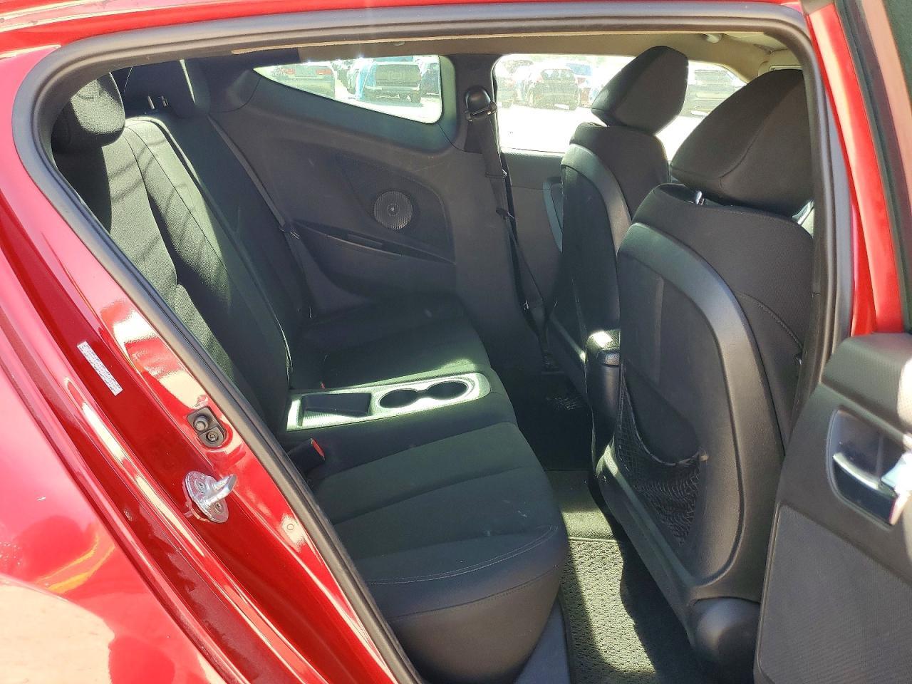 2016 Hyundai Veloster Base - zdjęcie 10