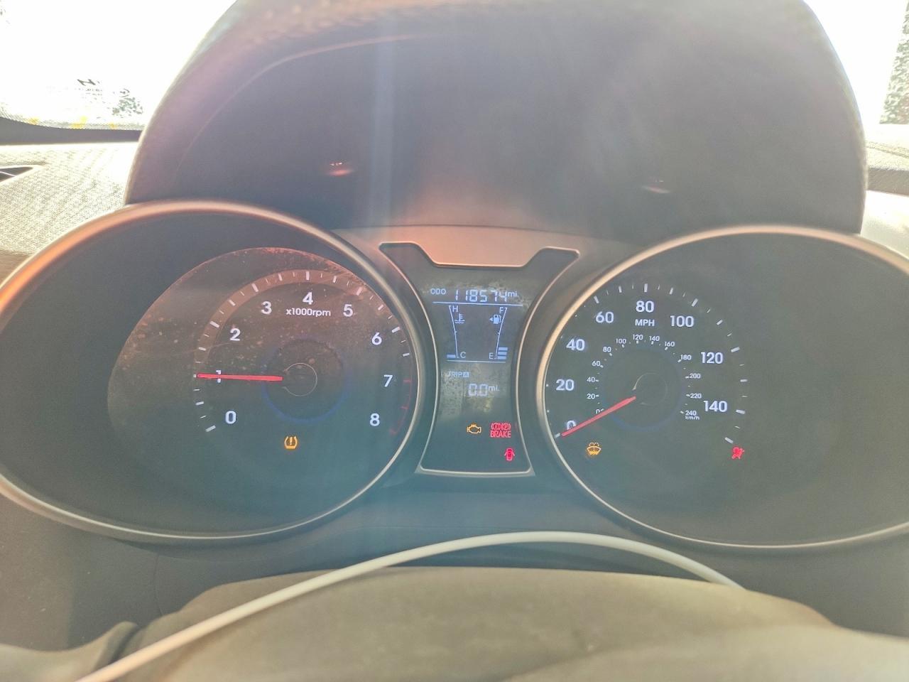2013 Hyundai Veloster Base - zdjęcie 9