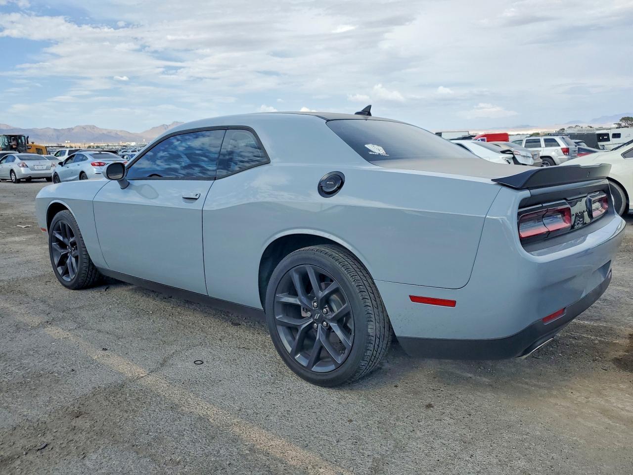 2021 Dodge Challenger Sxt - zdjęcie 2