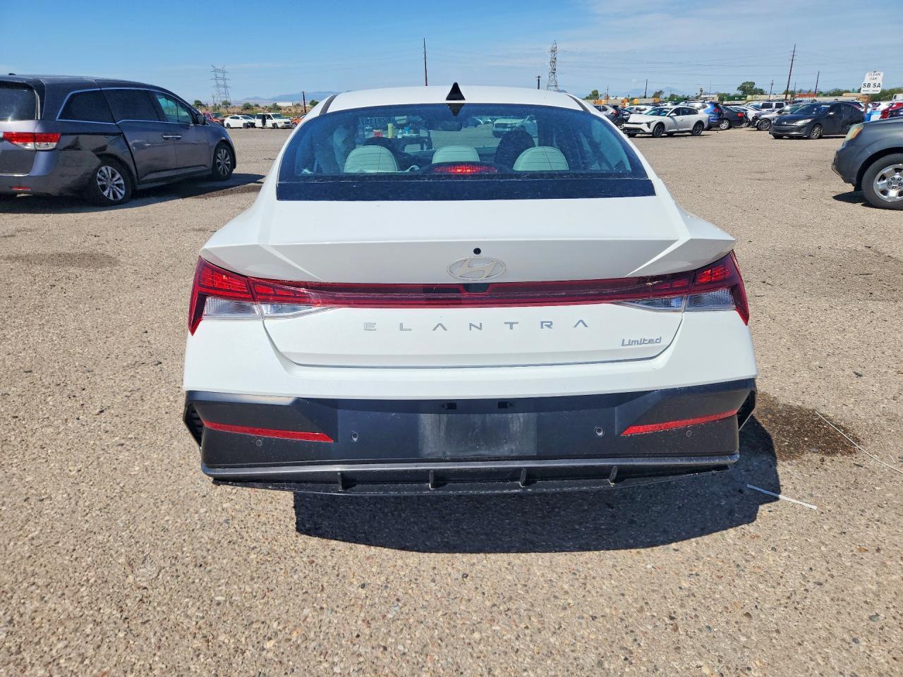2024 Hyundai Elantra Limited - zdjęcie 6