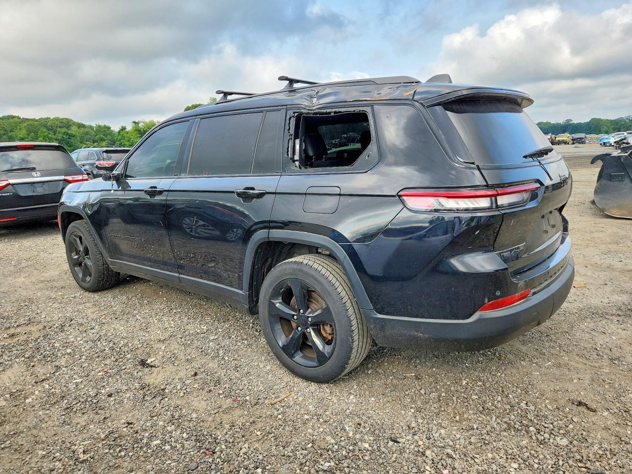 2022 Jeep Grand Cherokee L Laredo - zdjęcie 2