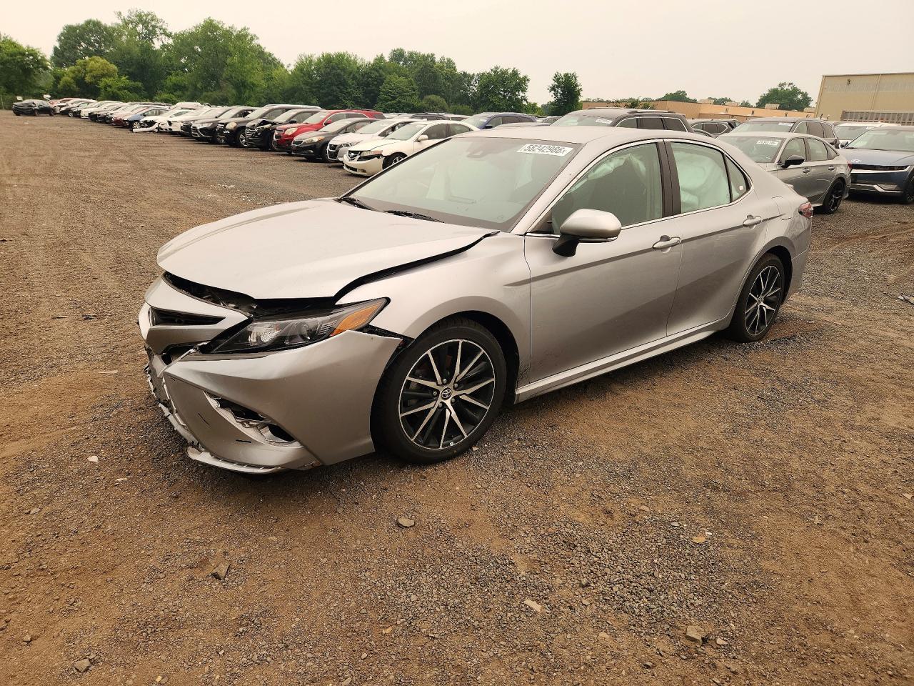 2022 Toyota Camry Hybrid Se - zdjęcie główne