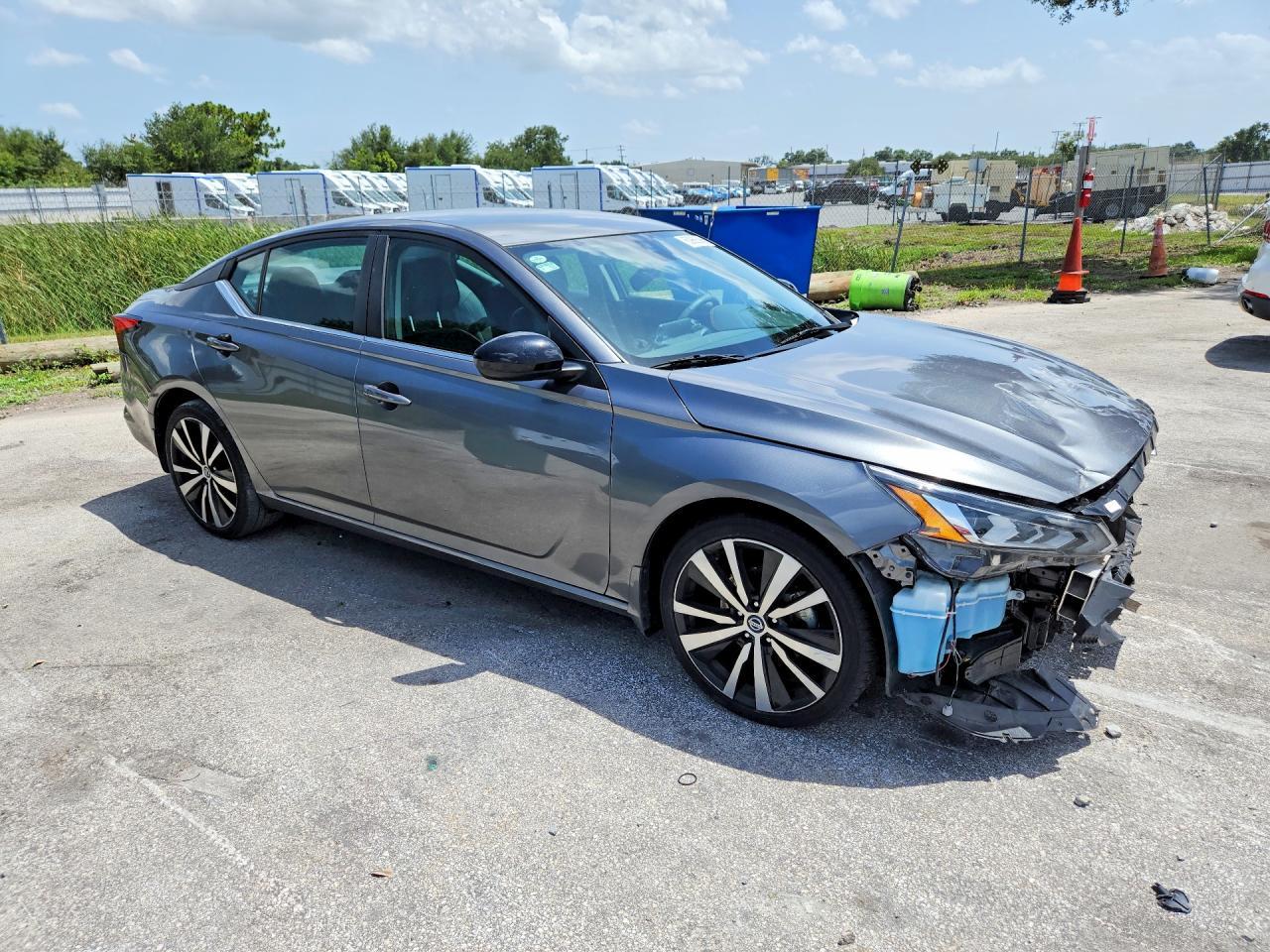 2022 Nissan Altima Sr - zdjęcie 4