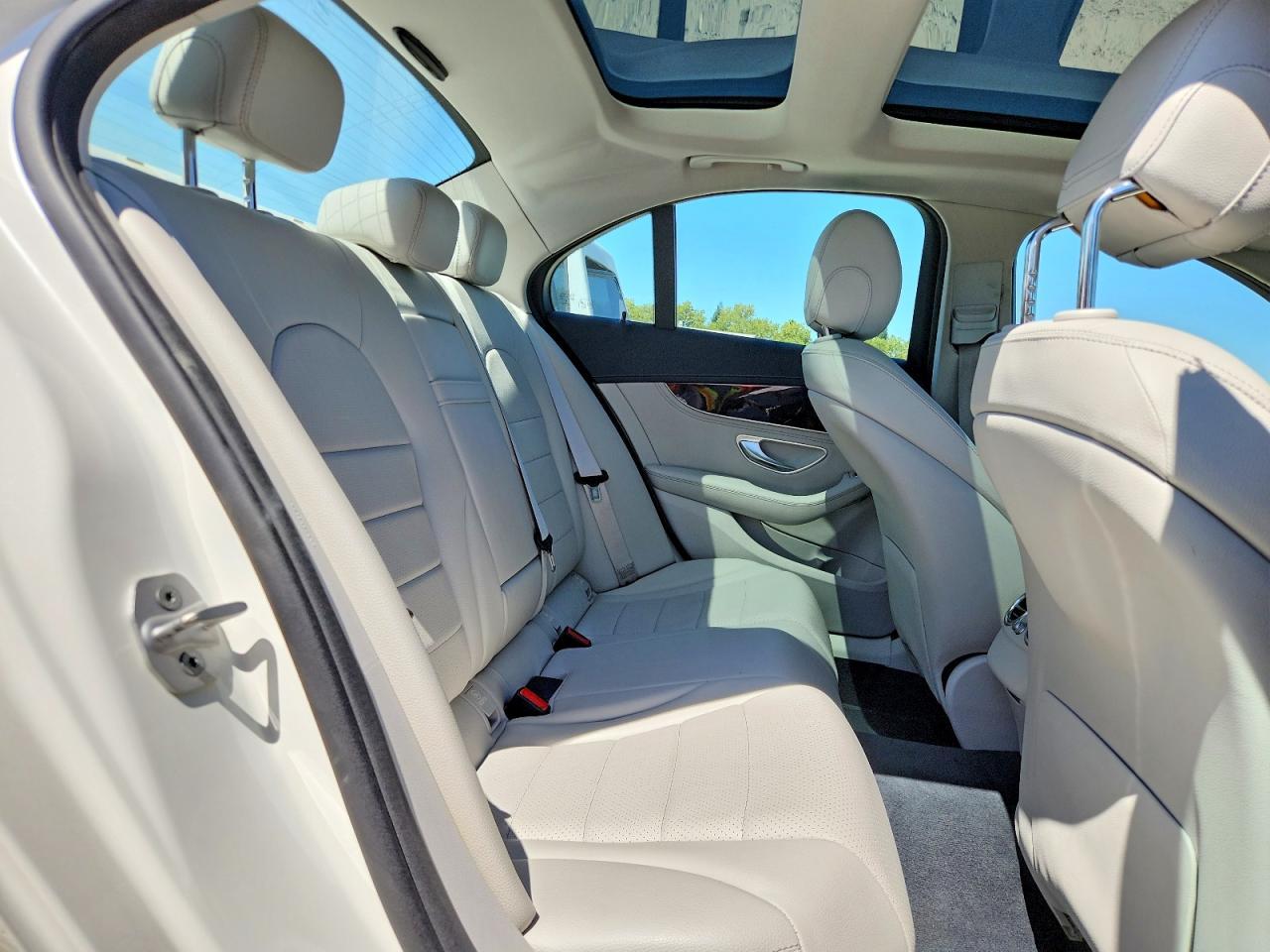 2016 Mercedes-Benz C 300 4Matic - zdjęcie 10