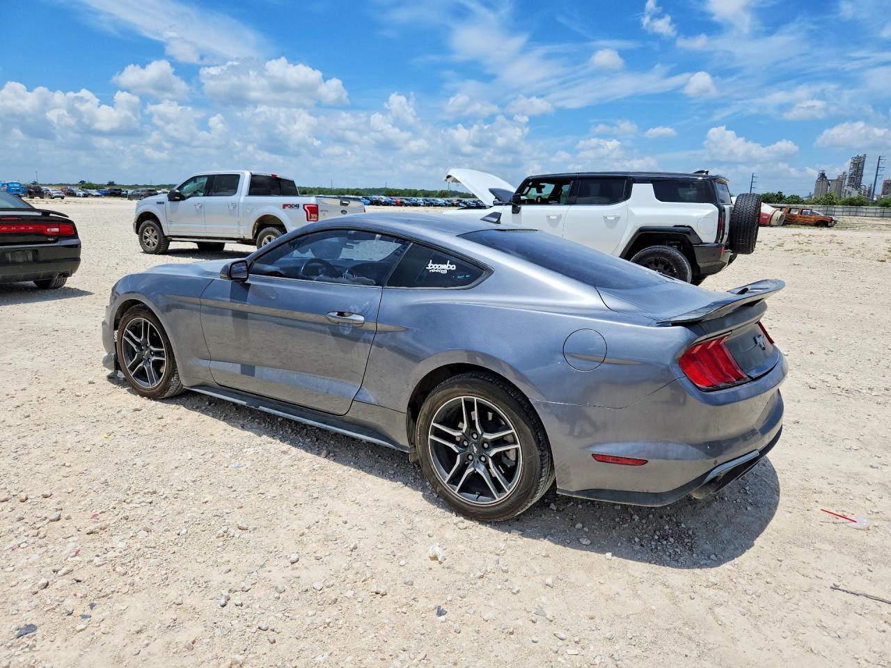 2021 Ford Mustang - zdjęcie 2