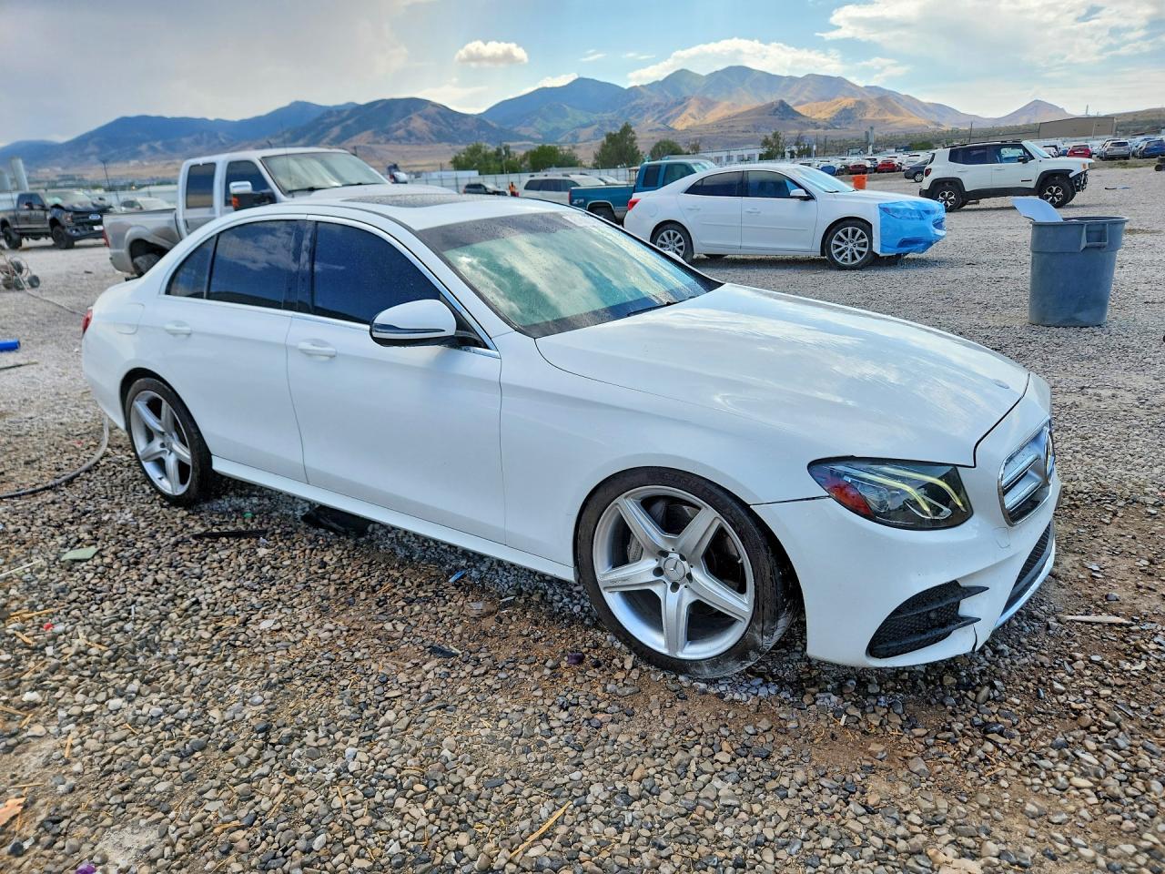 2017 Mercedes-Benz E 300 4Matic - zdjęcie 4