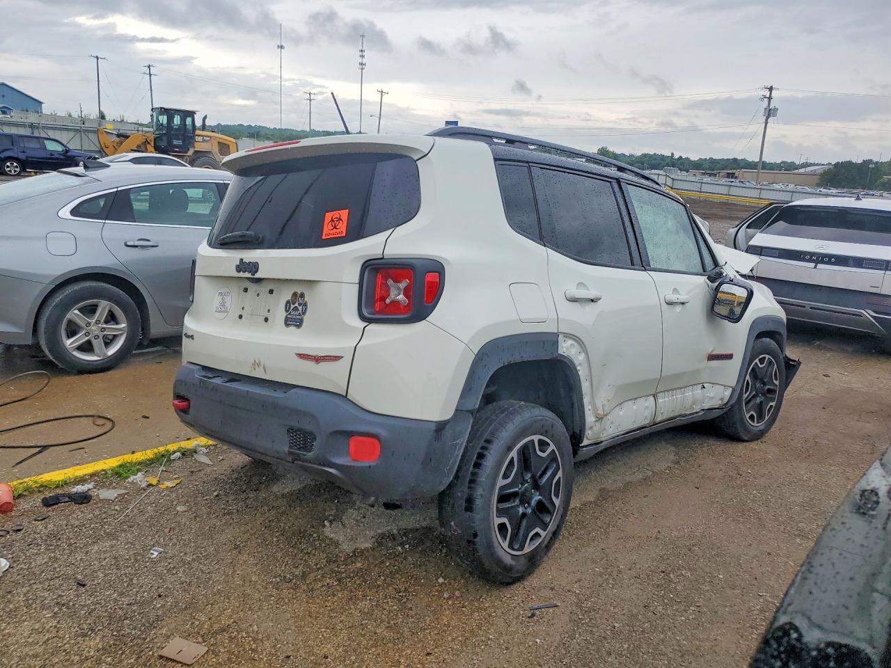 2017 Jeep Renegade Trailhawk - zdjęcie 3