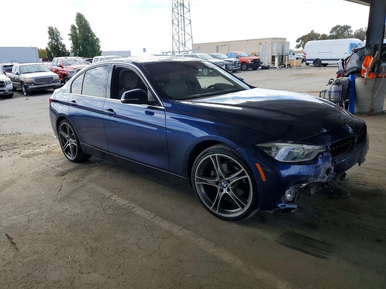 2017 BMW 330 I - zdjęcie 4