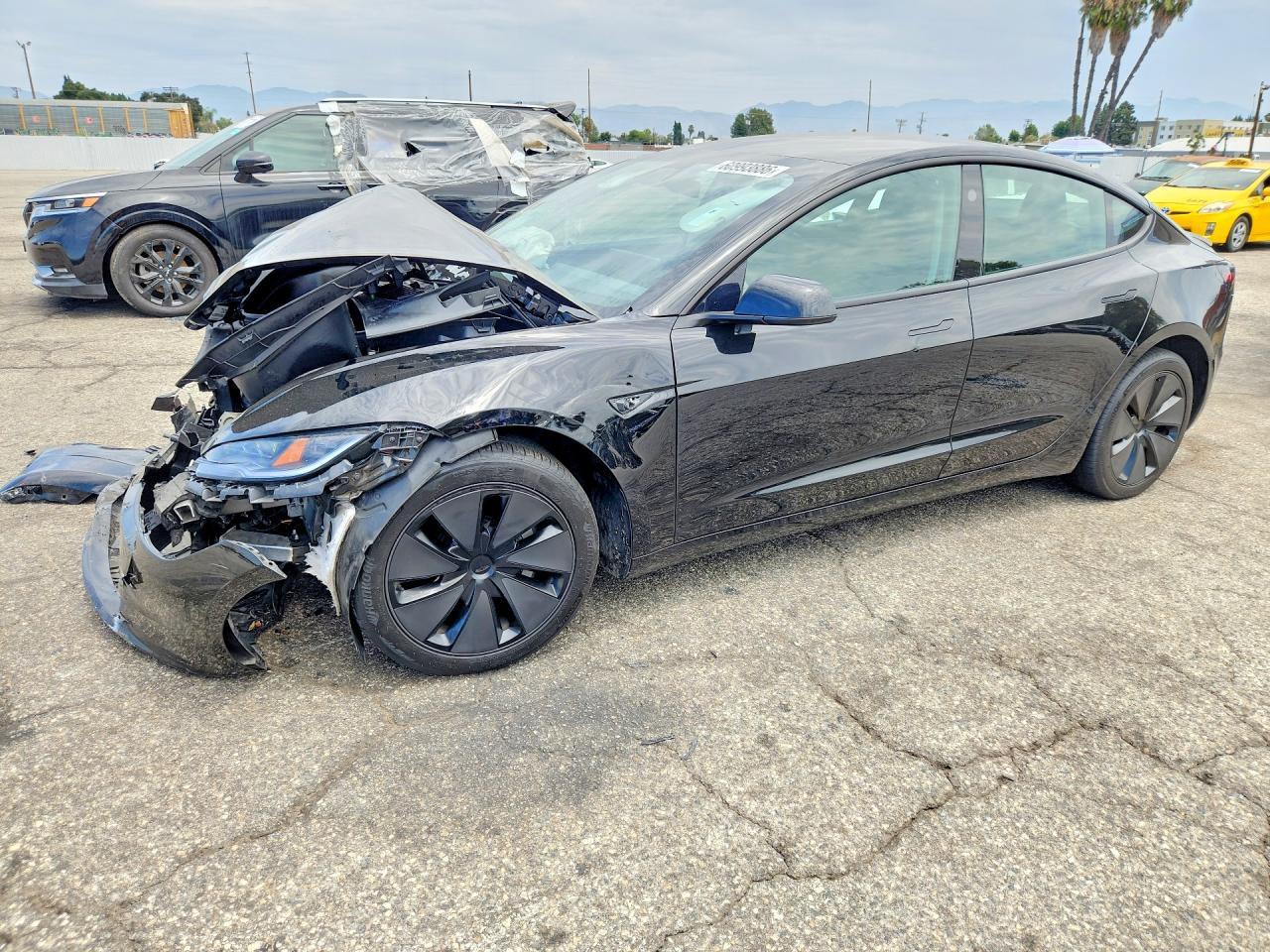 2025 Tesla Model 3 - zdjęcie główne