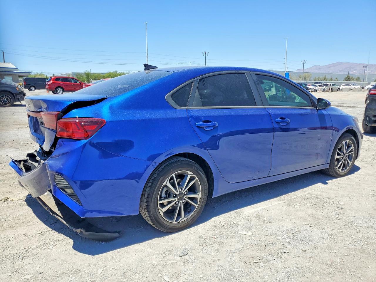 2024 Kia Forte Lxs - zdjęcie 3