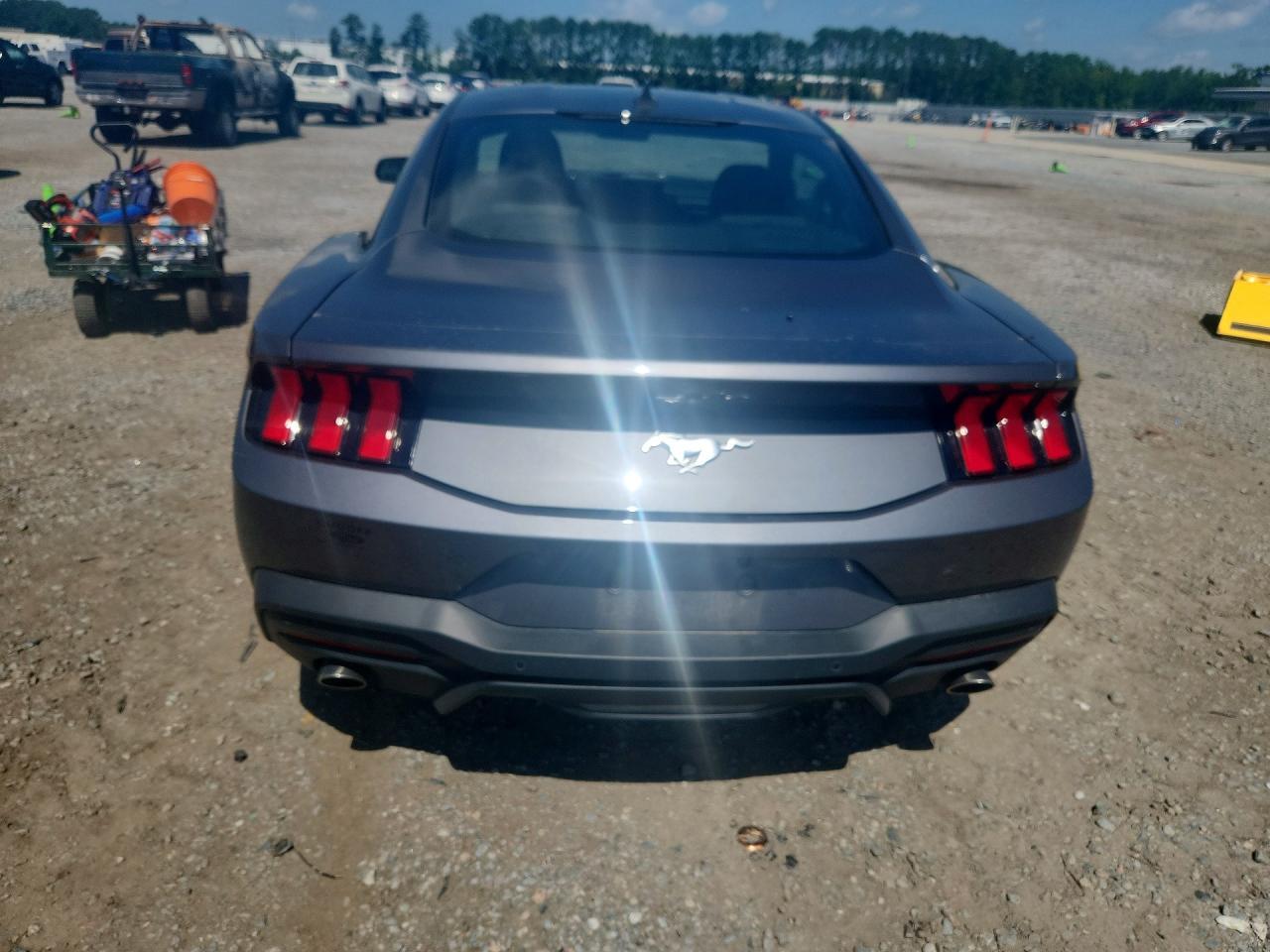 2024 Ford Mustang - zdjęcie 6