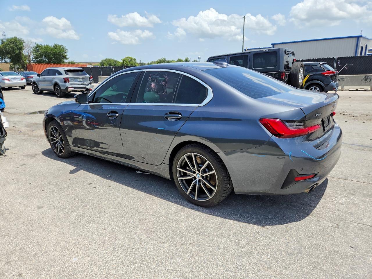 2019 BMW Seria 3 330i - zdjęcie 2