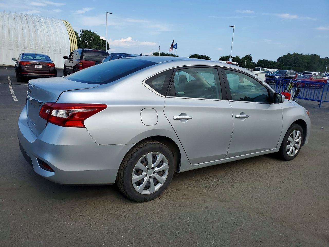 2019 Nissan Sentra S - zdjęcie 3