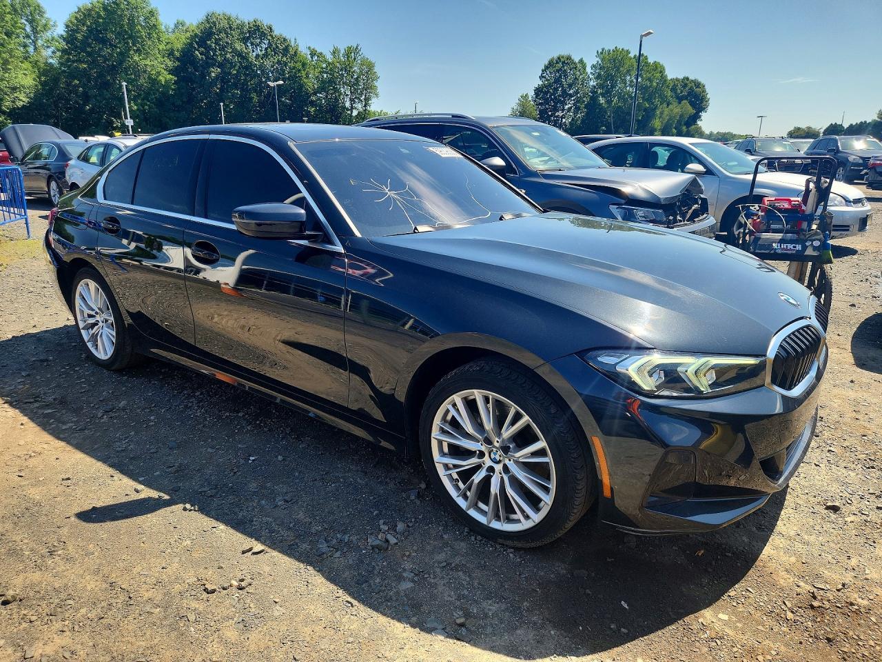 2024 BMW 330I - zdjęcie 4