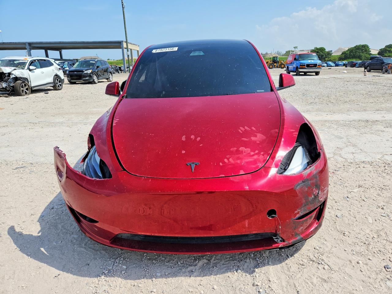 2024 Tesla Model Y - zdjęcie 5
