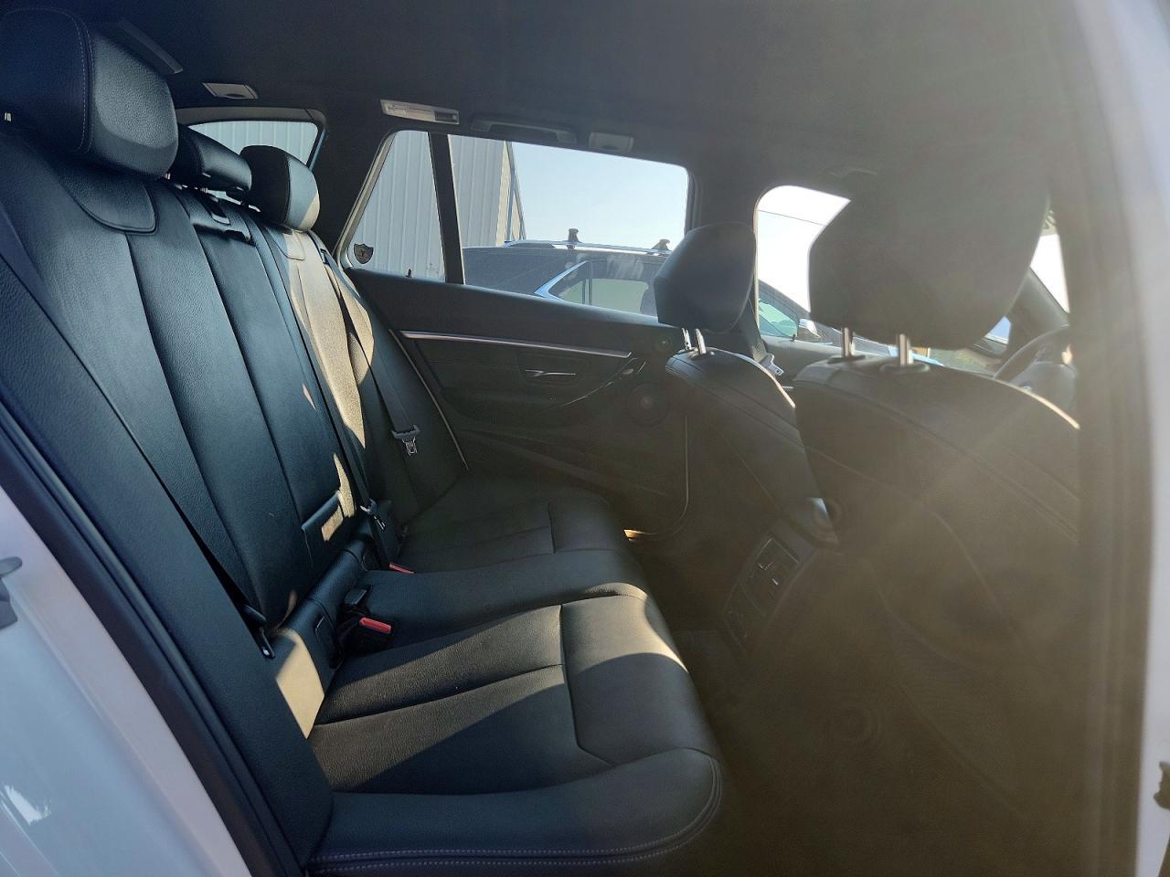 2017 BMW Seria 3 330i - zdjęcie 10
