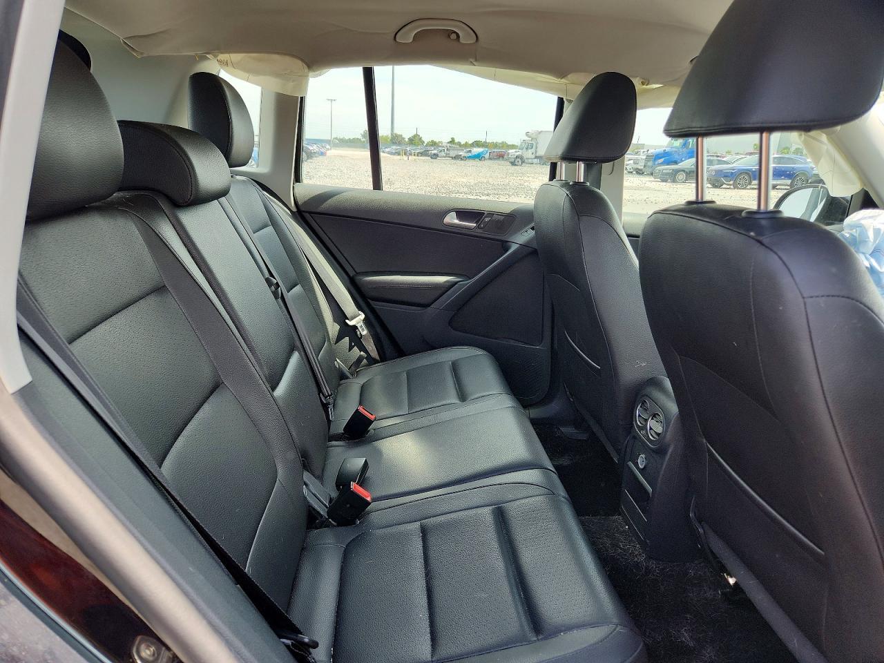 2016 Volkswagen Tiguan S - zdjęcie 11
