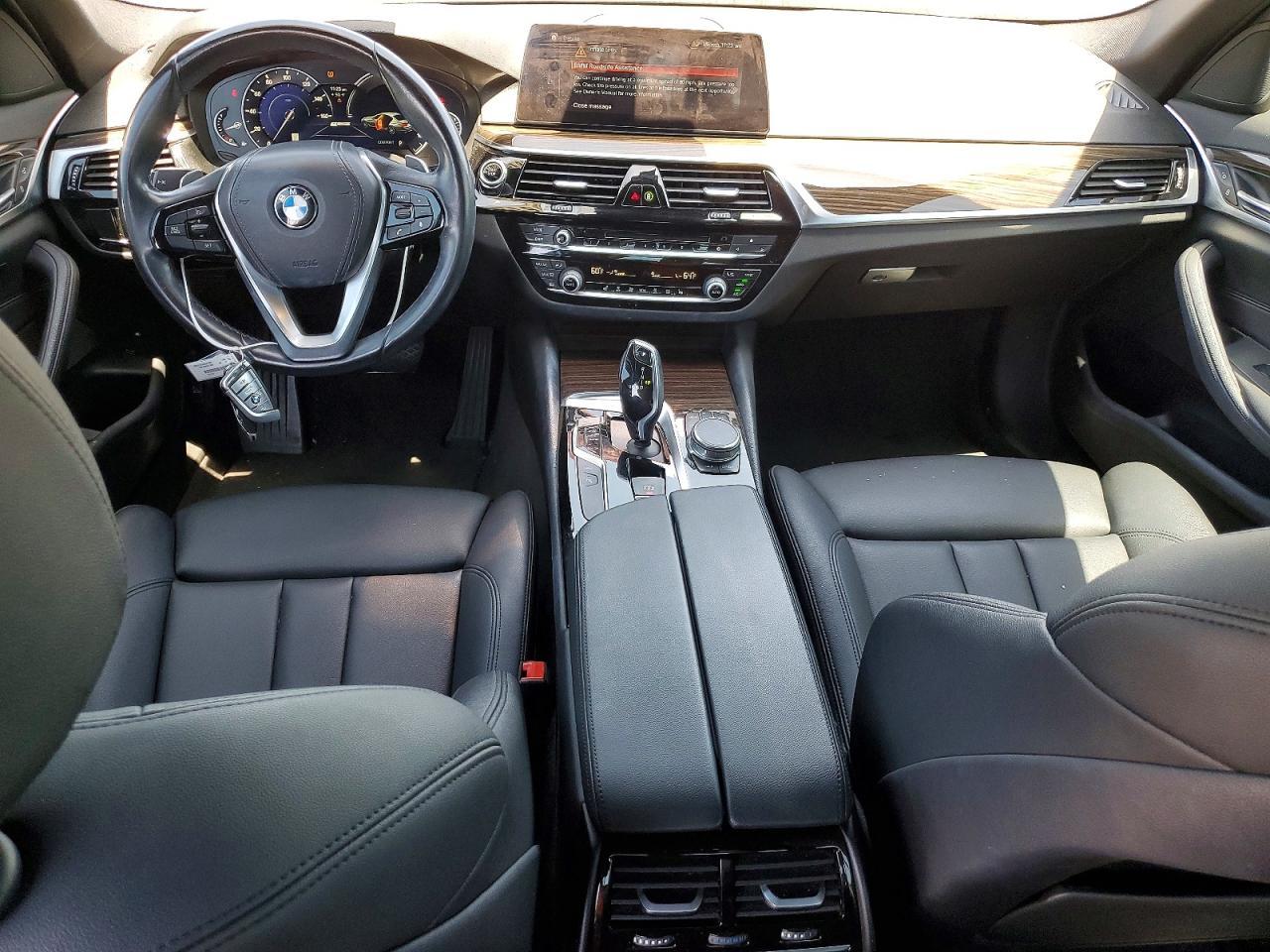 2019 BMW 530E - zdjęcie 8