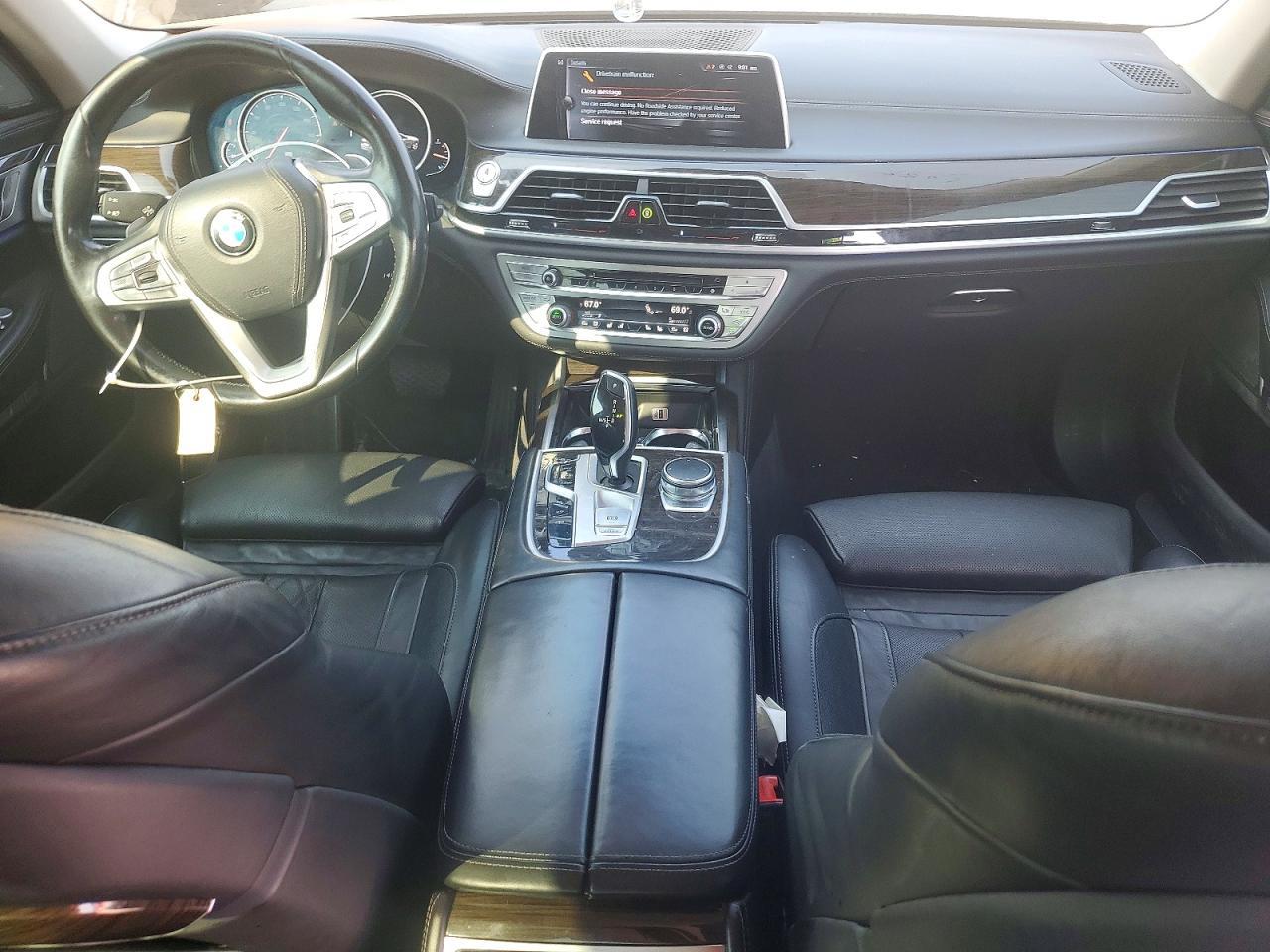 2016 BMW Seria 7 750i - zdjęcie 8